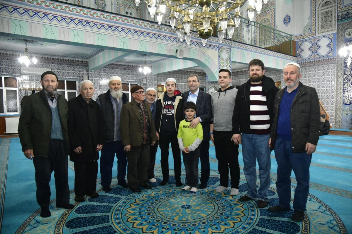 Teravih sonrası Çamçeşmeli komşularımızla selamlaştık