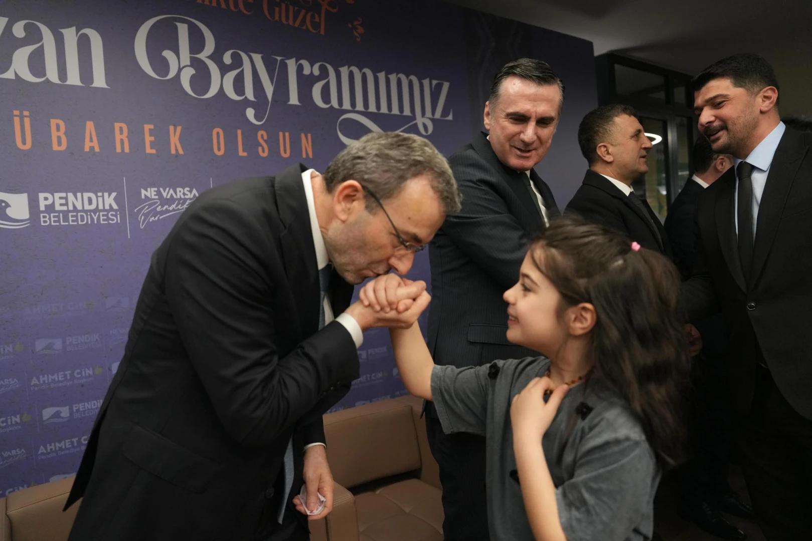 İlçe protokolümüz ve kıymetli hemşehrilerimizle birlikte geleneksel bayramlaşma programımıza katıldık