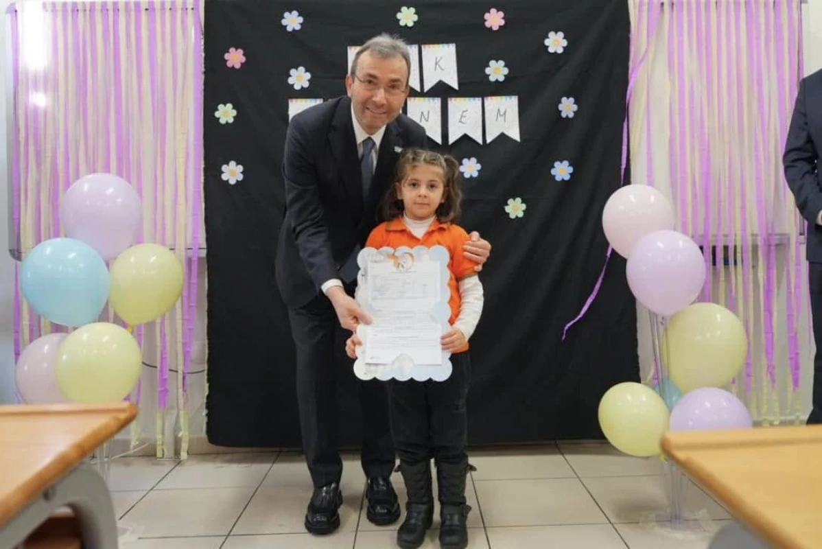 2024-2025 Eğitim ve Öğretim yılının birinci dönemini başarılı bir şekilde tamamlayan Pendikli çocuklarımızın karne heyecanına tanıklık ettik