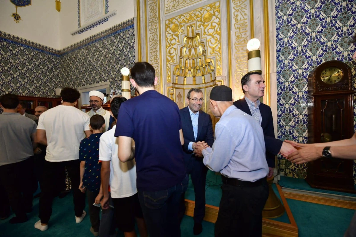 Bayram namazının ardından komşularımızla bayramlaştık